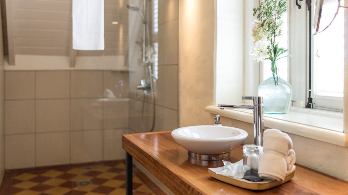 QSR-bathroom-small