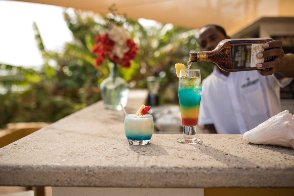 bar-blurred-1024x683
